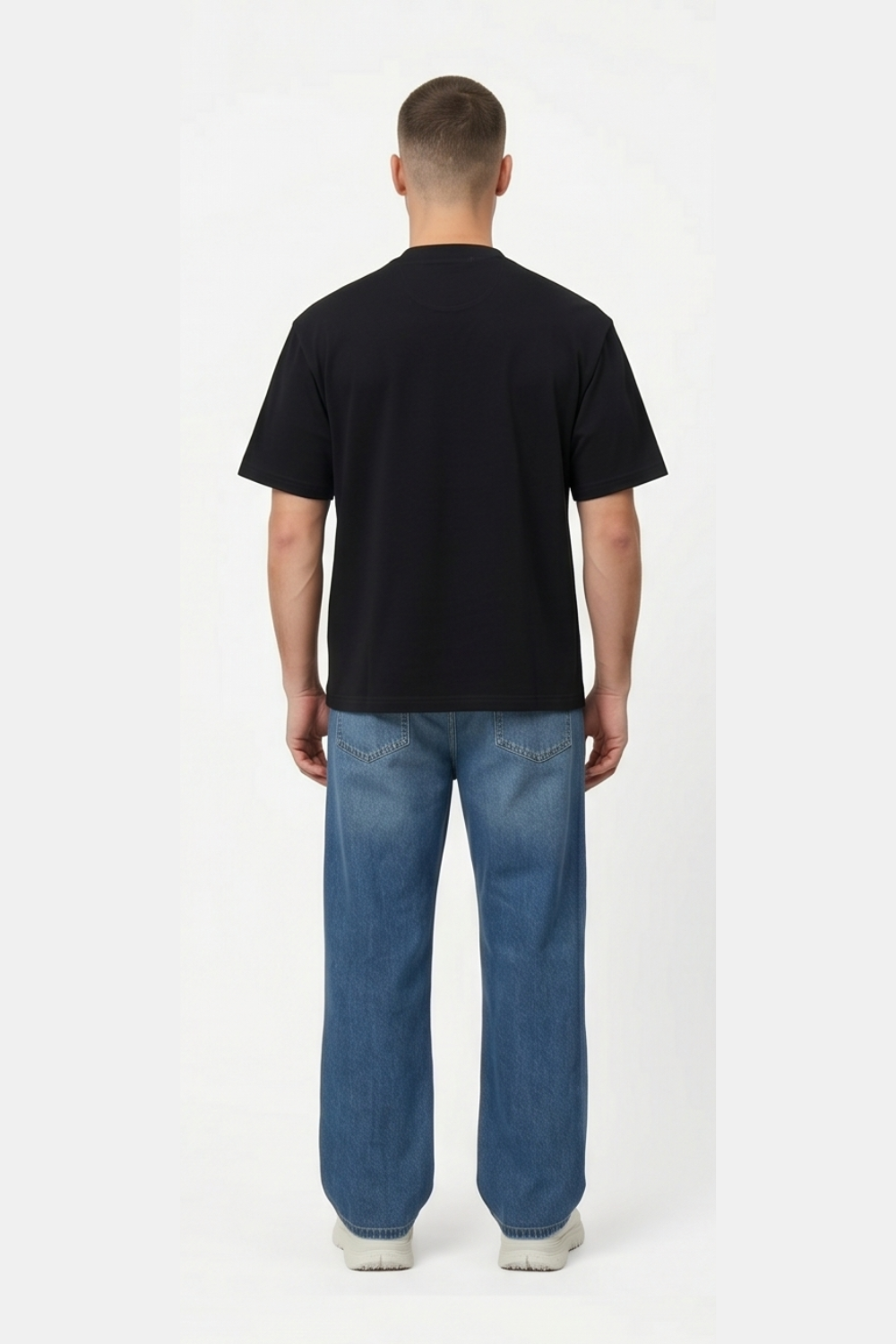 T-Shirt MONCLER Modern design that delivers a clean and stylish everyday look.