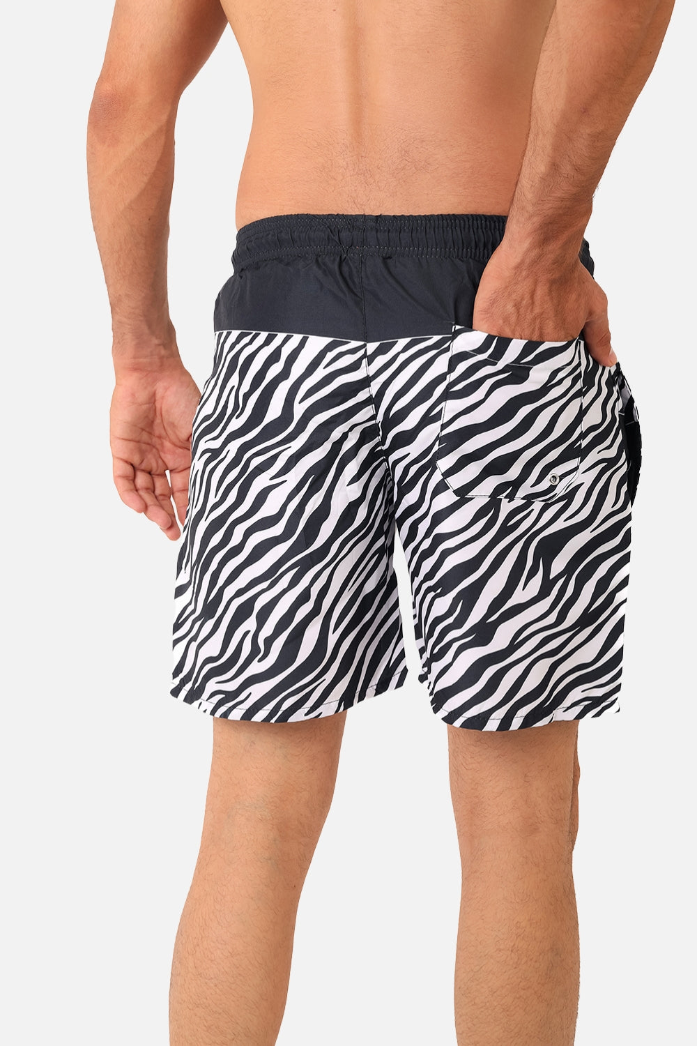 Side Pockets Crabs Patterned Board Shorts - Black &White
