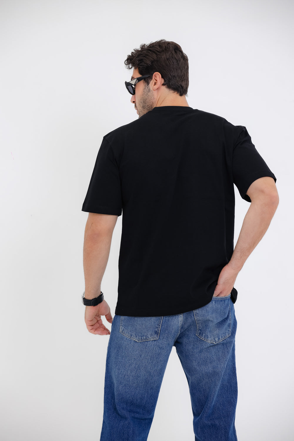 T-Shirt with Bold "DORISE" Graphic Print - Black