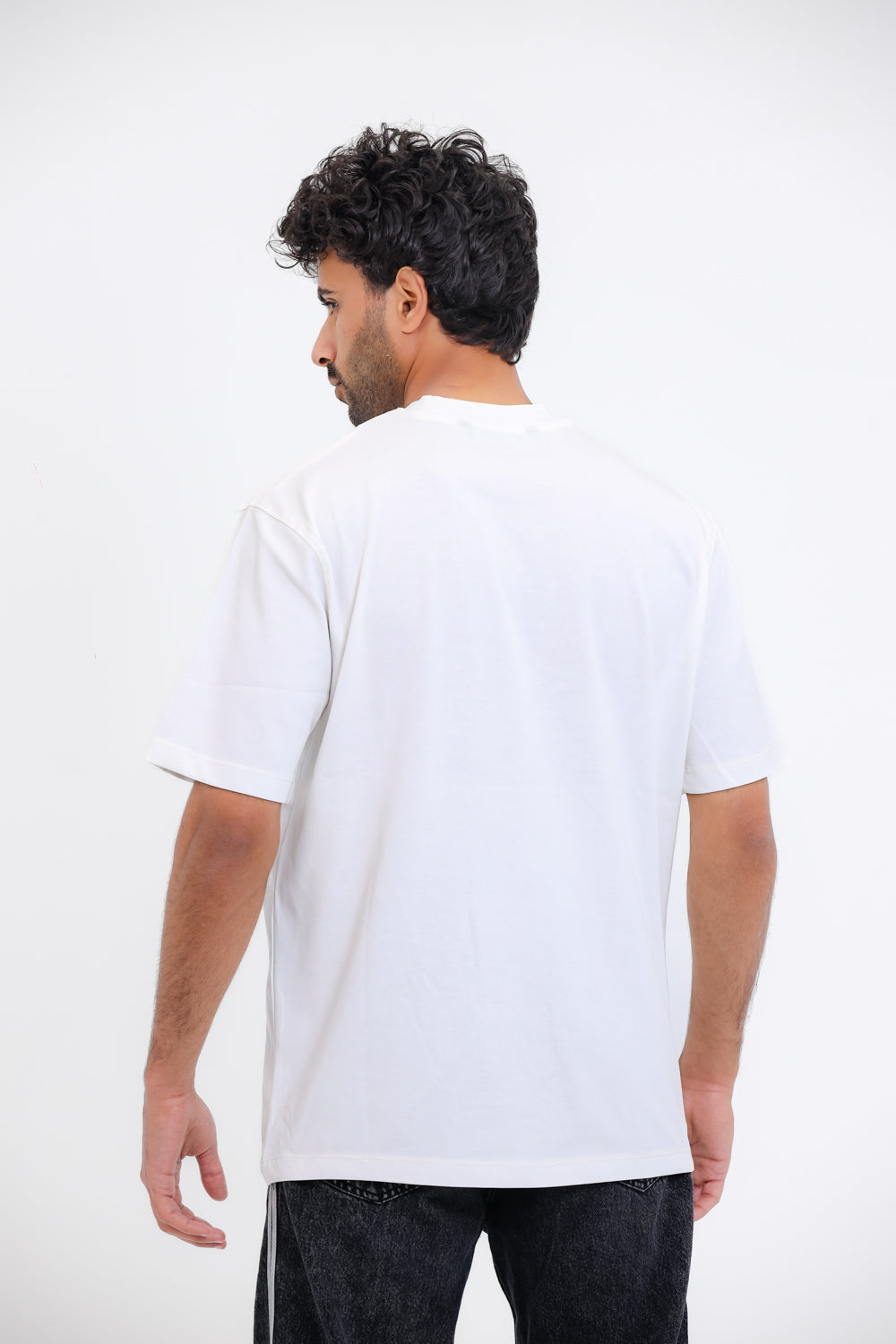 T-Shirt with Bold "DORISE" Graphic Print - White
